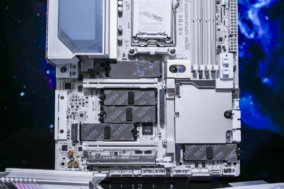 嘉X3D系列主板免费提升游戏性能开元ky棋牌高端主板“模范生”技(图7) 嘉X3D系列主板免费提升游戏性能开元ky棋牌高端主板“模范生”技(图7)